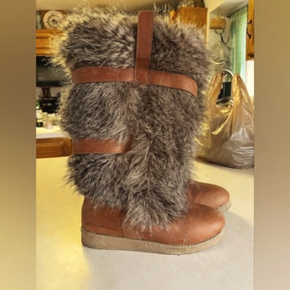 Fancy Leather boots with Fur!!